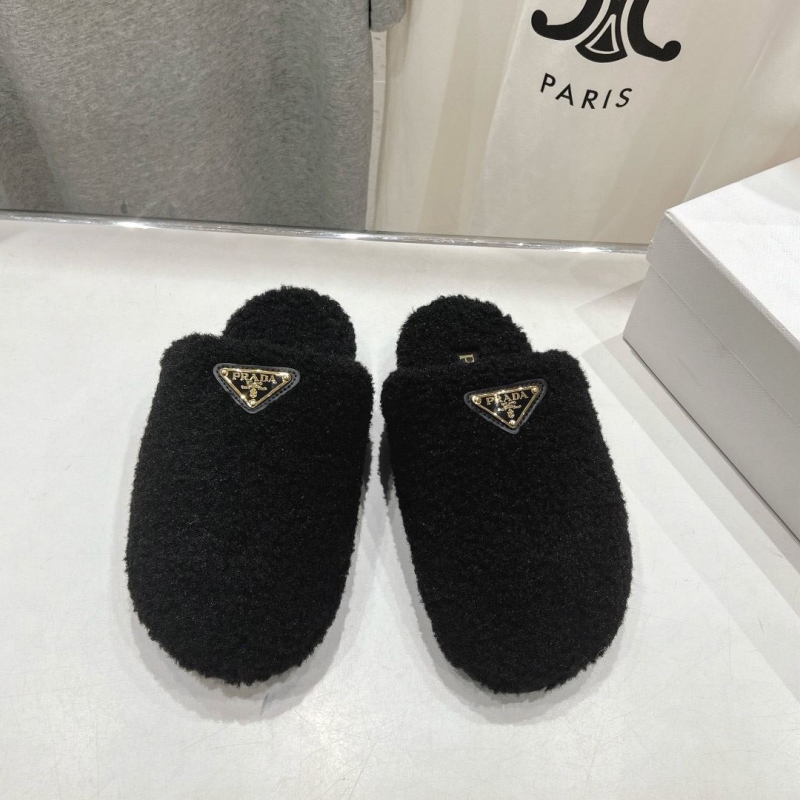 Pra*a slippers